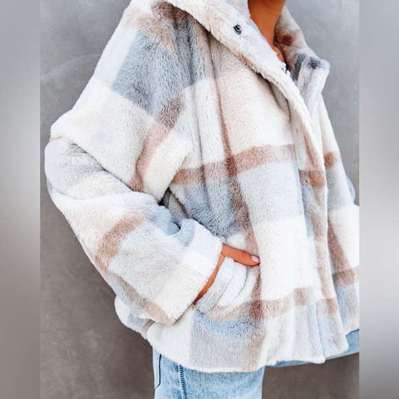 ACOA Winter's Tale Pocketed Plaid Faux Fur Jacket - Picture 2 of 13